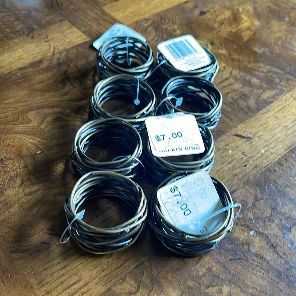 Kemp & Beatley set of 8 napkin rings twisted wire NWT